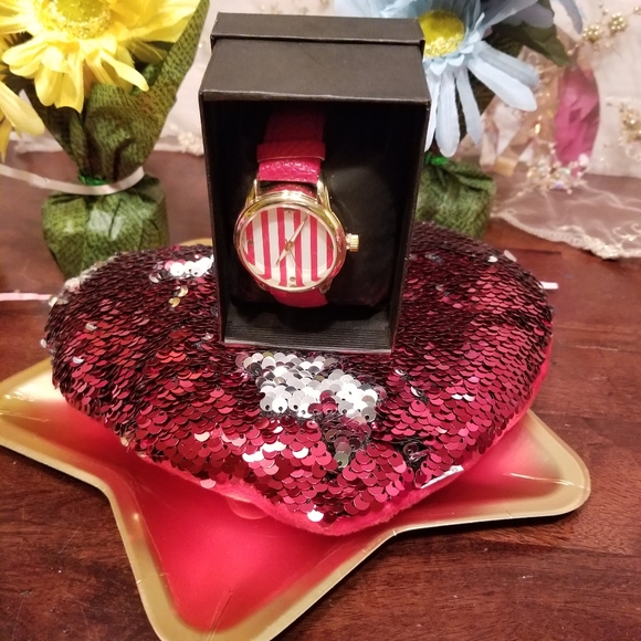 Women's Red Stripe Fashion Watch with Gold Face Designer Style NWT - Picture 4 of 4